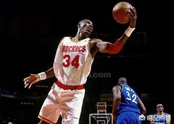 哈登的60+三双难度大。还是浓眉哥的45分17篮板的难度大?