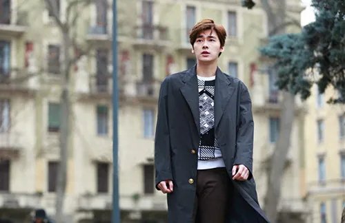 小鲜肉李易峰身份证照片  李易峰身份证信息遭泄露