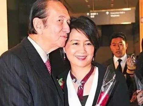 梁安琪的人生故事:梁安琪年轻时的图片