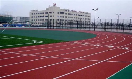 操场跑道什么材料