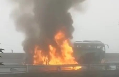 贵州毕节两车追尾起火致7人身亡,灾难到底是怎么发生的?