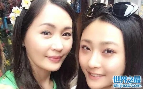 中国好声音陈冰妈妈抢镜,年轻得太逆天(疑似姐妹花)