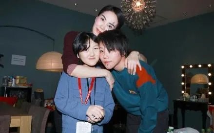 李嫣为窦靖童庆生怎么回事 李嫣和窦靖童关系好吗