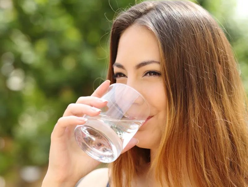 塑料杯喝水好吗
