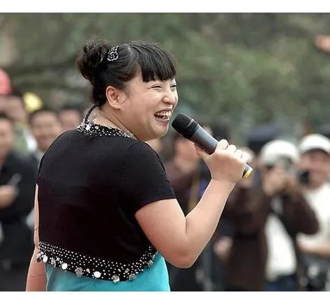 何晶晶老公是谁 网友曝她曾为情所困