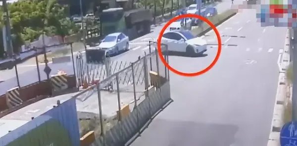 警方公布林志颖车祸监控视频！车速并不快，为何还会造成车祸？