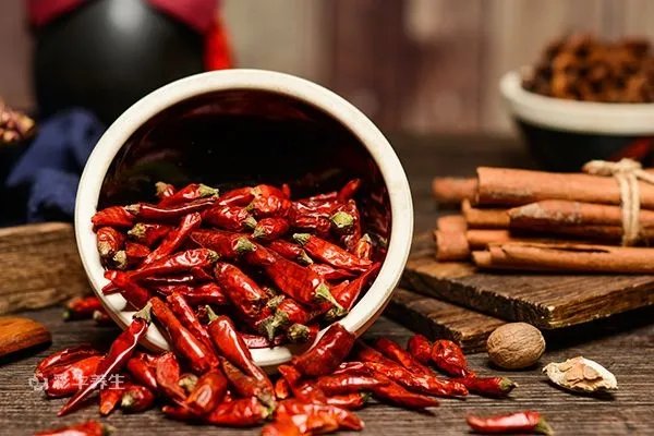 打完新冠疫苗吃辣的后果