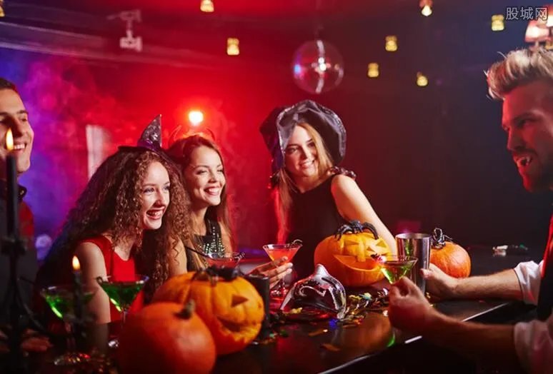 英国关闭餐厅酒吧 呼吁民众晚上不要出门