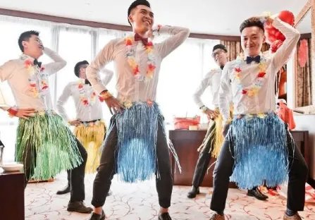 四川新郎接亲被要求先打麻将引发人们关注,若新郎官一直输要怎么收场?