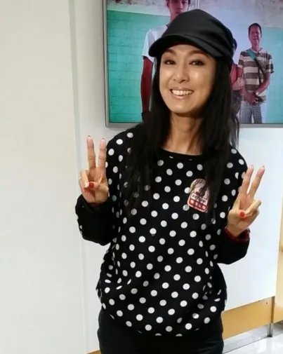 60岁米雪素颜近照似少女 不老女神的演艺经历大曝光