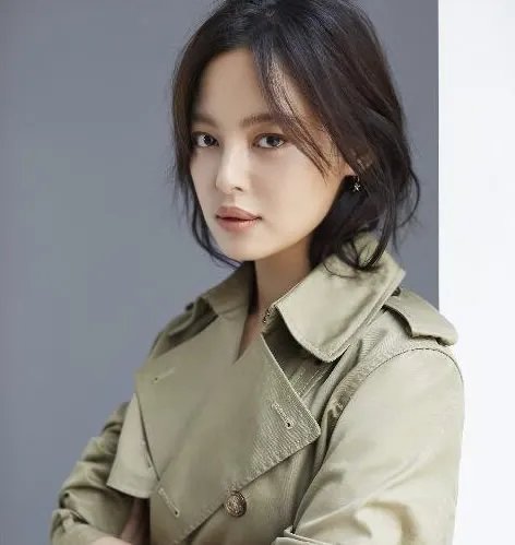 辛芷蕾整容太严重了吧：辛芷蕾整容大变形对比照