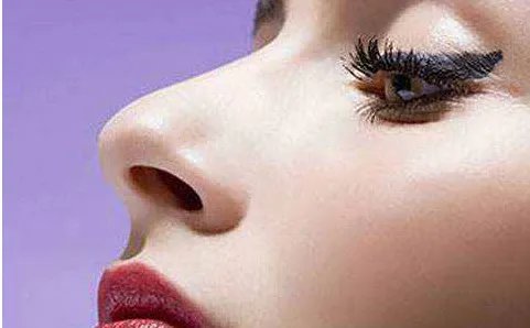 隆鼻手术很痛吗