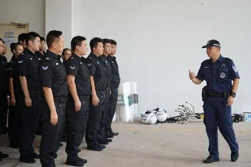 深圳地铁一安全员闻女乘客头发,官方如何回应的?