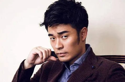 陈赫坐轮椅在重庆寸步难行，他究竟是怎么受伤的？