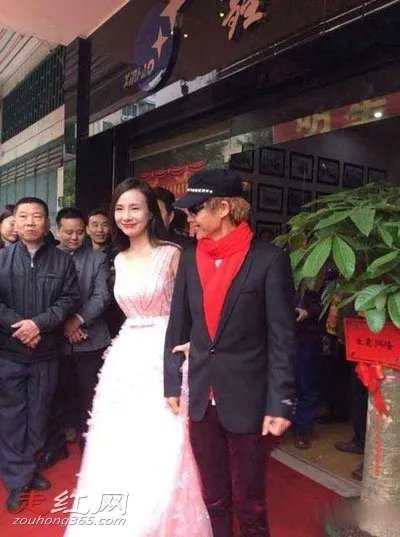 和干露露结婚的人究竟是什么人 和邓建国是在炒作