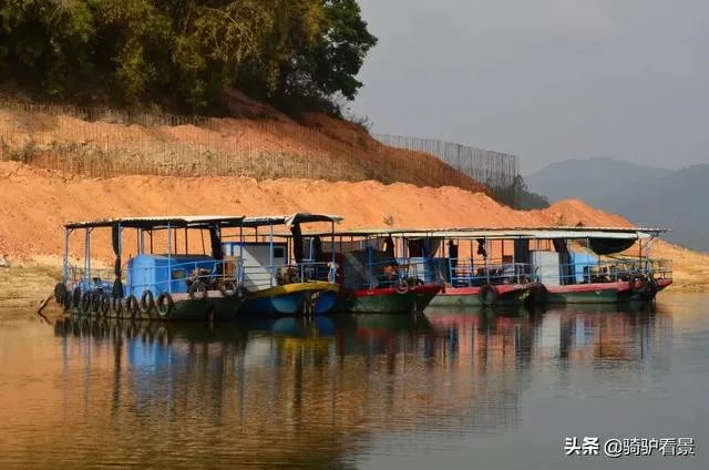 五一机票价格比去年跌三成,疫情当下我们还能出去旅游吗?