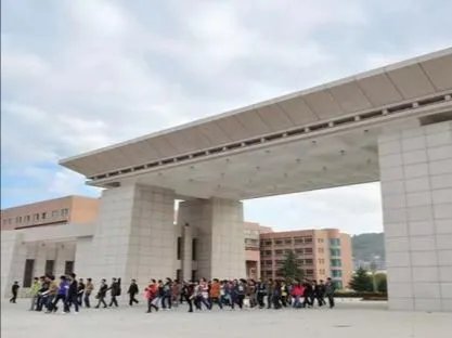 年关将至，教育部要求因地制宜调整寒假时间，此举有何目的？