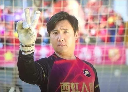 国足热身赛8球大胜对手，在比赛中为何男足上下半场的阵容完全不同？