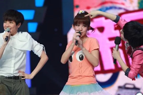 郭书瑶快乐大本营劲歌热舞  宅男女神瑶瑶传授撒娇秘籍