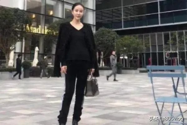 玛莎拉蒂撞宝马案件女司机被判无期,她最多可以减刑到多少年?