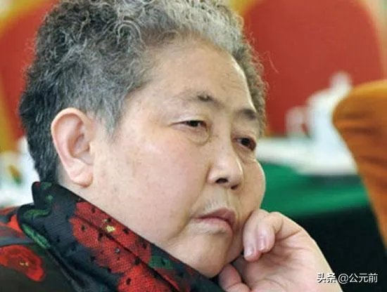 警方通报三人通过伪造老干妈公司印章，与腾讯签订合作协议，这是如何做到的？可能需要承担怎样的法律责任？