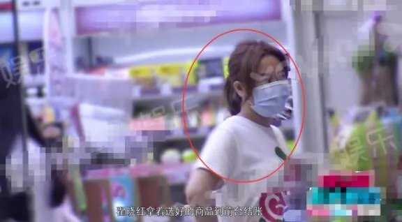 宋小宝深夜陪老婆购物恩爱十足 宋小宝老婆正面照和资料介绍