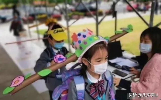 如何看待杭州小学生戴“一米帽”上课？能有效防止学生聚集吗？