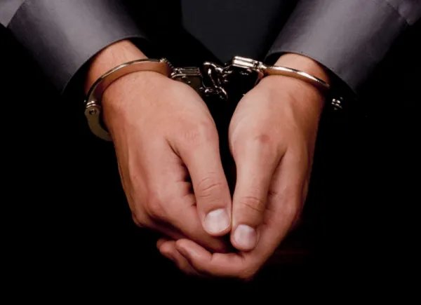 湖南男子离婚不离家，并向前妻的情人敲诈勒索，男子受到了什么惩罚