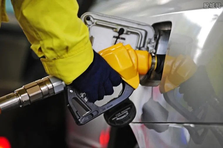 油价调整最新消息 国内成品油价有望创年内最大跌幅