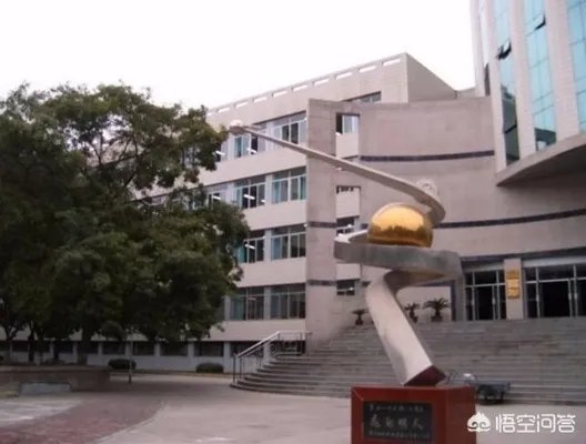 你认为西北师大附中和兰州一中哪个更好？为什么？