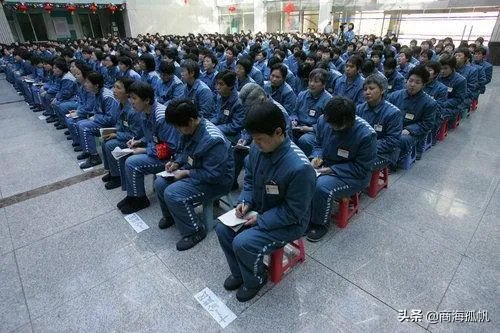 玛莎拉蒂撞宝马案件女司机被判无期,她最多可以减刑到多少年?