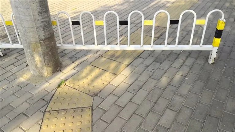 150米盲道改成十八弯，这对盲人来说不好吗？