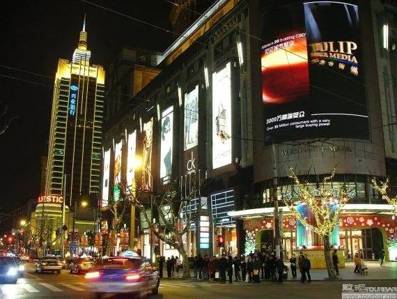 上海梅陇镇广场的简介