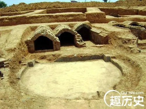 三百年干尸突然复活 专家当即被吓疯 甚是惊悚！