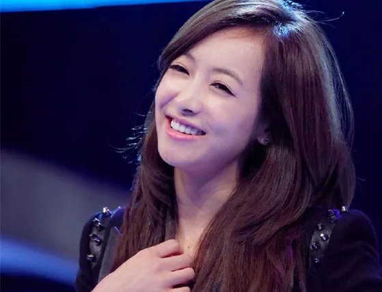 宋茜年代秀图片欣赏 现场热舞引人尖叫