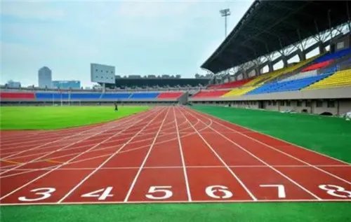 操场跑道什么材料