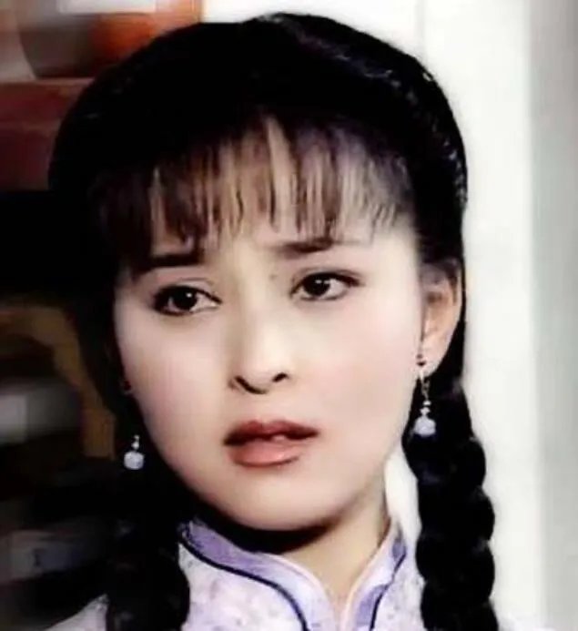 何音年轻时真漂亮照片 她最新的照片来了