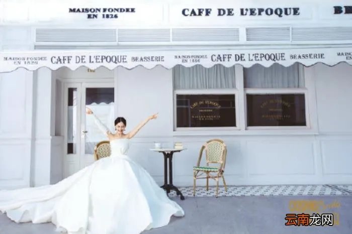 嫁黄贯中8年颜值在线 朱茵黄贯中结婚照