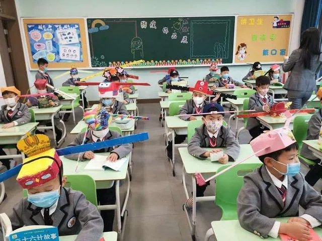 如何看待杭州小学生戴“一米帽”上课？能有效防止学生聚集吗？