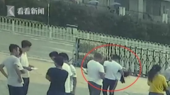 女大学生学车时猝死车中，教练无动于衷，你怎么看？