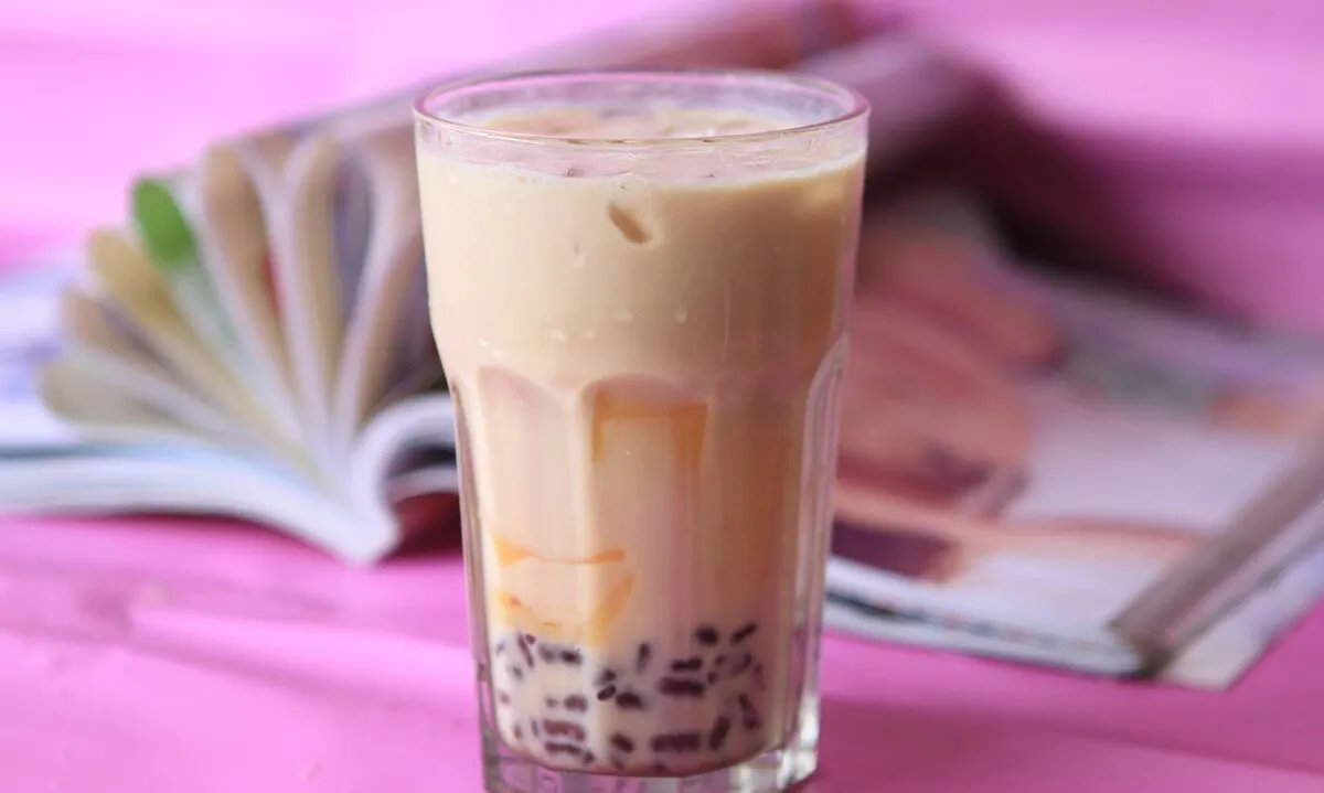 “秋天第一杯奶茶”喝出来的健康问题，哪些人不适合多饮用奶茶