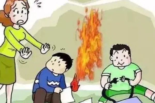 广西13岁男孩屋顶纵火，为何现在的熊孩子这么多呢？