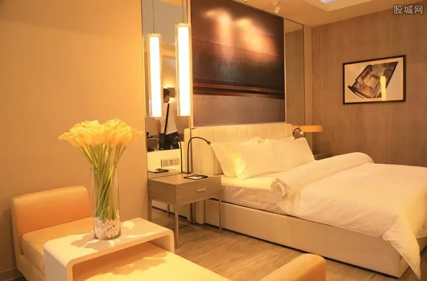 厦门如家酒店经理回应房间藏摄像头 你以后还敢住吗？
