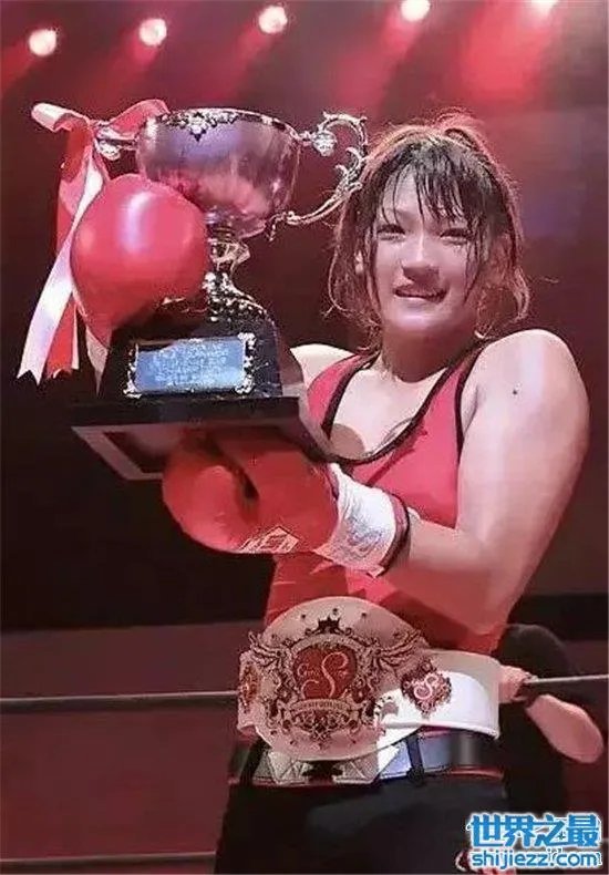 久保田玲奈长相可爱是个小萝莉，多次失败后宣布退役 