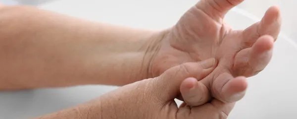 手指上的小水泡是什么