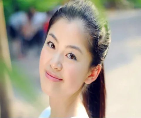 李平是央视著名主持人 她的后台竟然如此强大