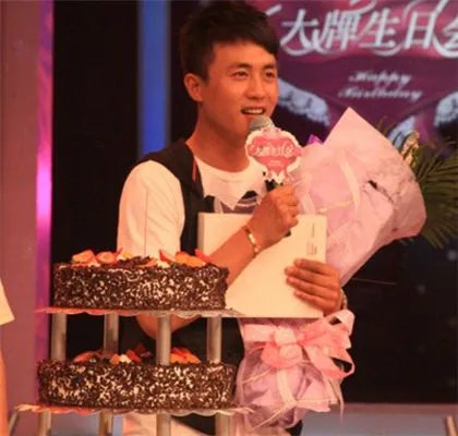 大牌生日会杜淳惊喜连连 三十而立宴请粉丝