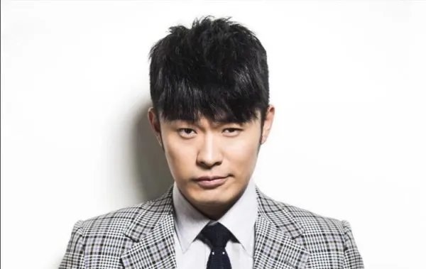 陈赫坐轮椅在重庆寸步难行，他究竟是怎么受伤的？