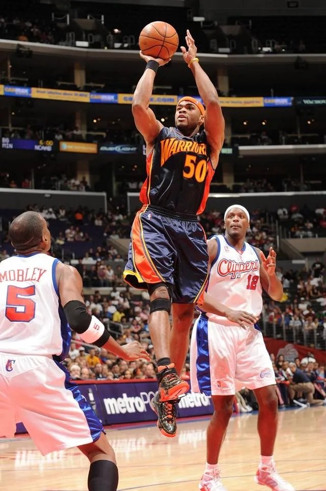 NBA里马盖蒂与伊戈达拉谁肌肉谁劲爆?