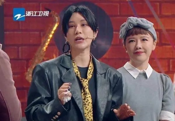 比许飞怼尚雯婕更阴，唐笑三次暗戳戳补刀，你怎么看？